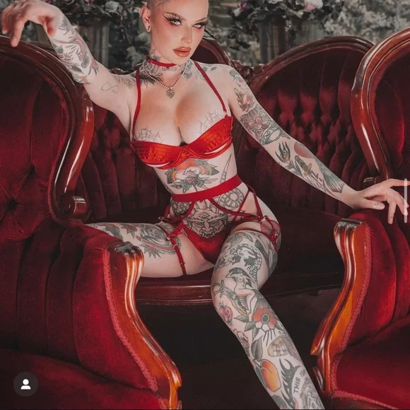 Voight by Valentina “Made in Hell” red lingerie set - Picture 2 of 5